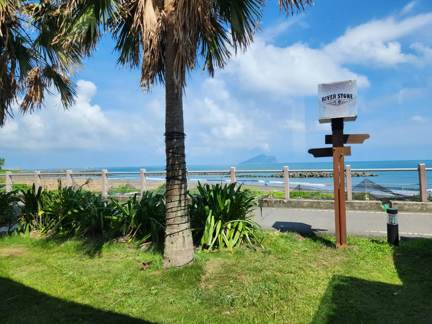 宜蘭頭城海景咖啡廳川岩