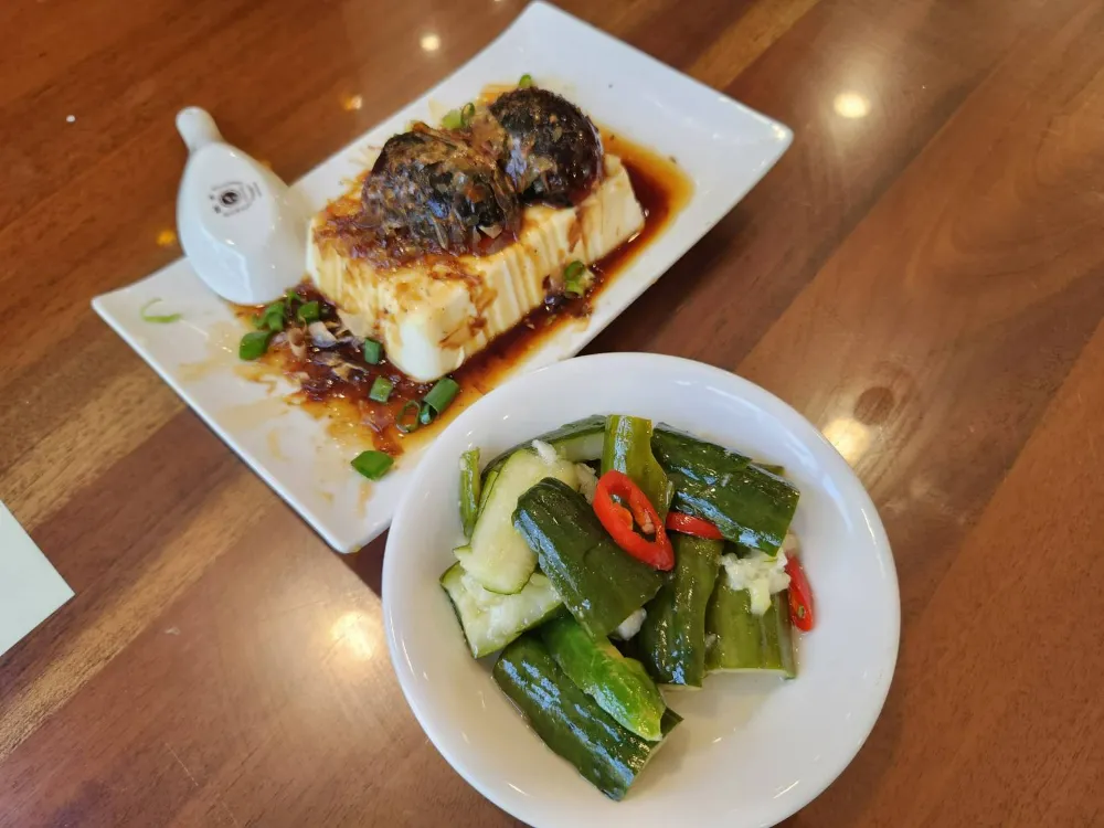 宜蘭冬山美食桃花源牛肉麵小菜