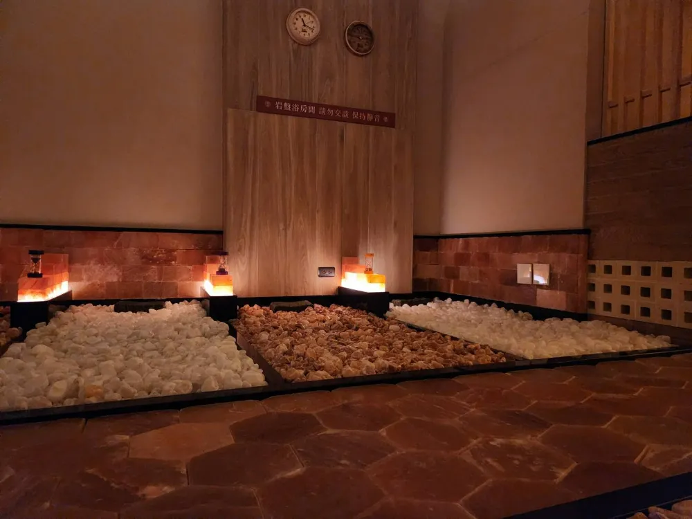 福湯岩盤浴7大主題空間開箱！帶什麼？體驗流程？下班後爆汗放鬆首選！
