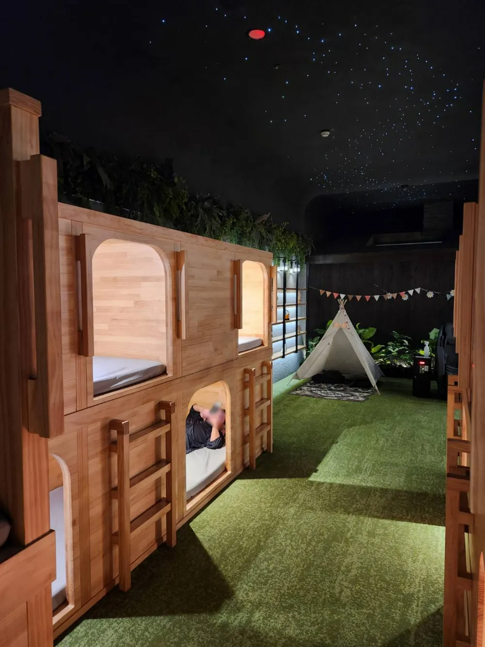 台中新時代福湯岩盤浴星空棧